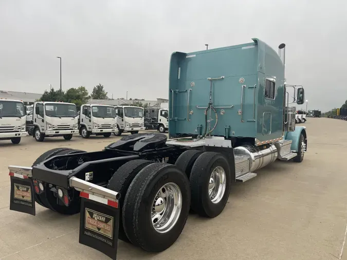 2021 Peterbilt 389