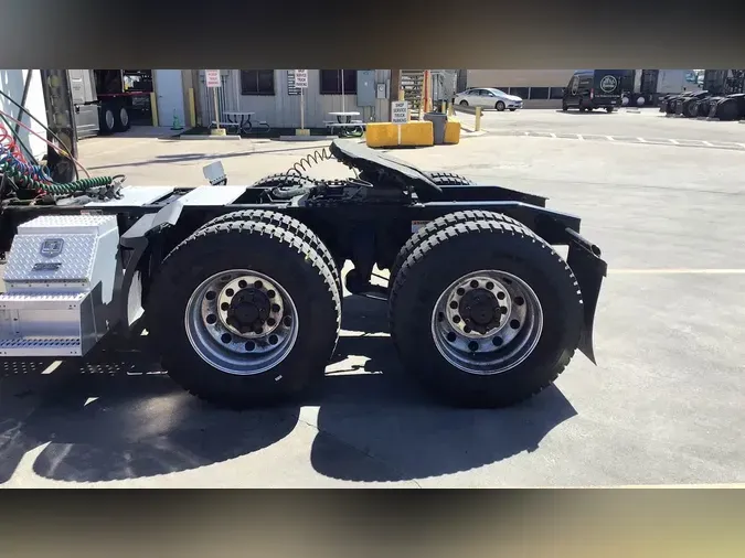 2020 Freightliner Cascadia 126