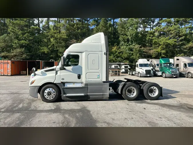 2021 Freightliner Cascadia 126