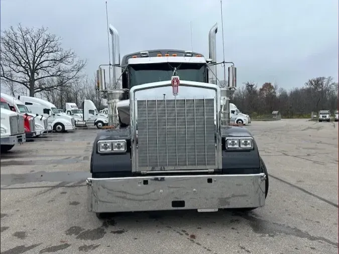 2024 Kenworth W900