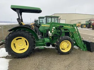 2017 John Deere 5085M