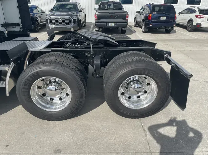 2020 Freightliner Cascadia 126