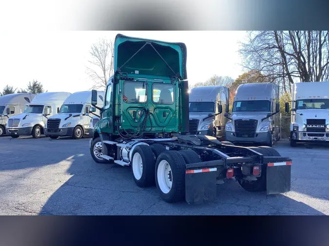 2020 Freightliner Cascadia 126