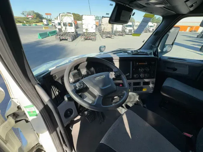 2021 Freightliner Cascadia 1268095a3d371fd4957d8affd7893f1f86a
