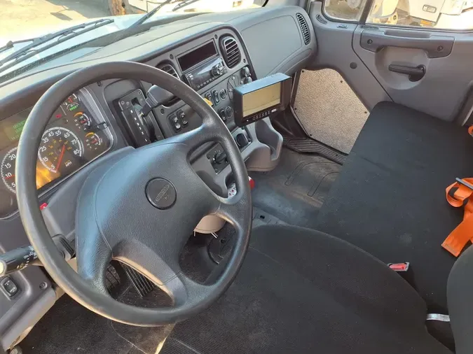 2019 FREIGHTLINER/MERCEDES M2 1068097d937d743f06aa18e3da16b83143e