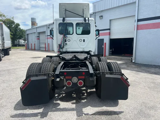 2019 FREIGHTLINER/MERCEDES CASCADIA 125