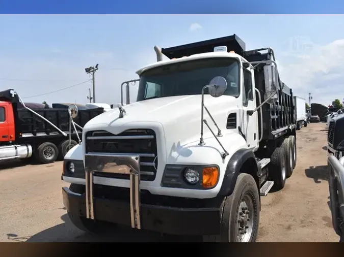 2005 MACK GRANITE CV713