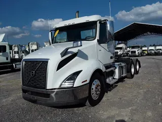 2019 VOLVO VNL64T-300