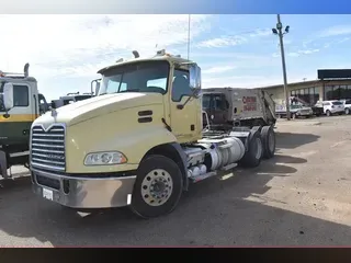 2017 MACK PINNACLE CXU613