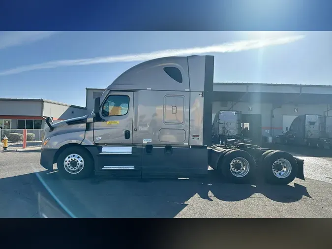 2023 Freightliner Cascadia