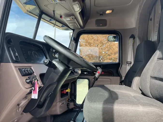 2023 Peterbilt 389