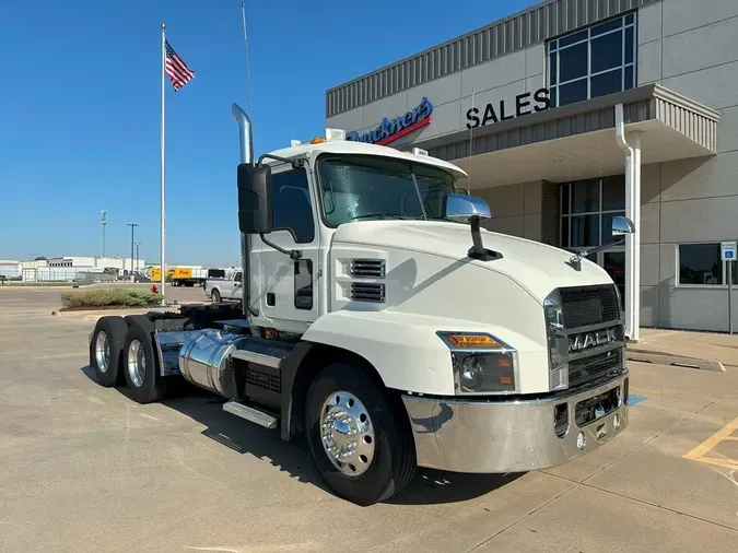 2020 MACK AN64T