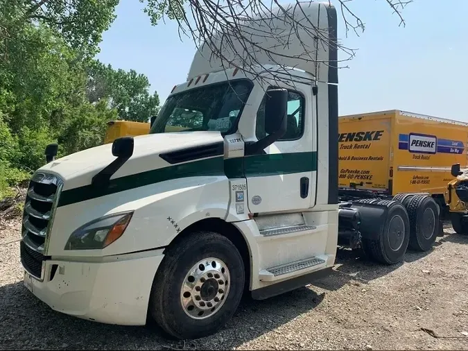 2021 Freightliner T12664ST