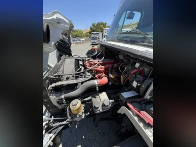 2016 FREIGHTLINER M2 106