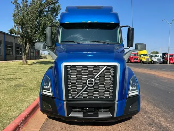 2022 VOLVO VNL860