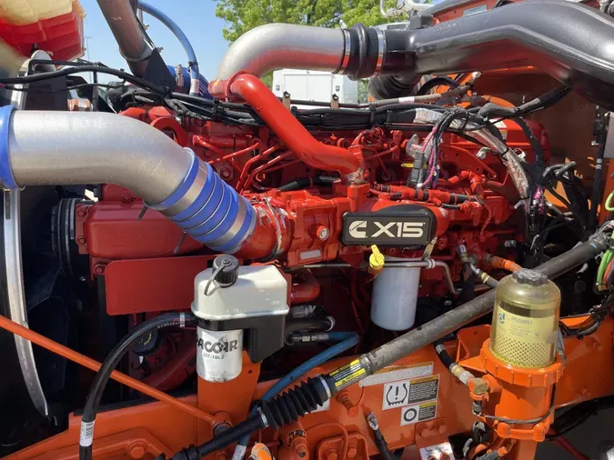 2023 Peterbilt 389