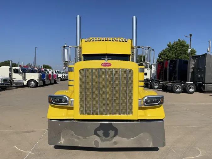 2023 Peterbilt 389