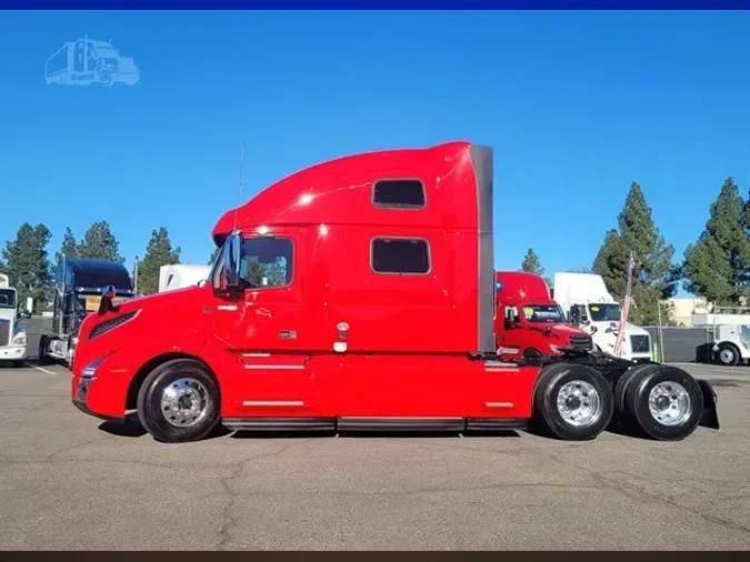 2025 VOLVO VNL64T760