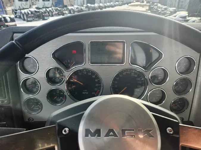 2018 MACK CXU613