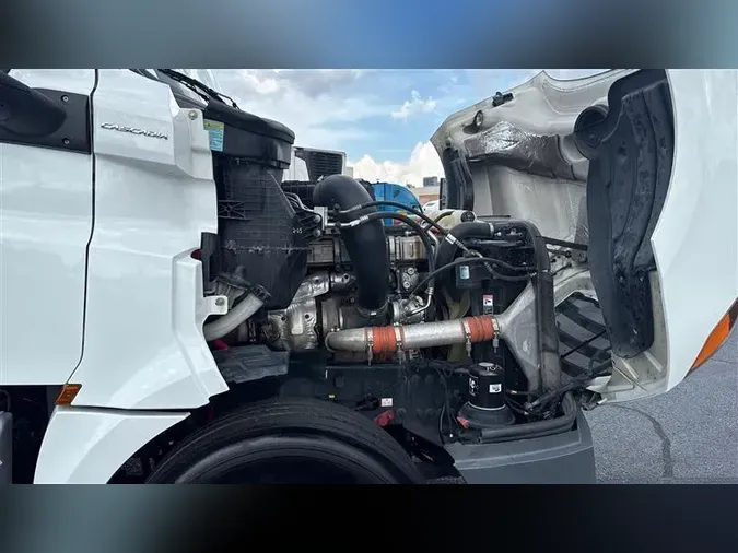 2019 FREIGHTLINER CA126