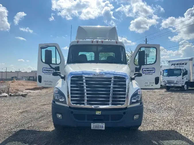 2016 Freightliner X12564ST