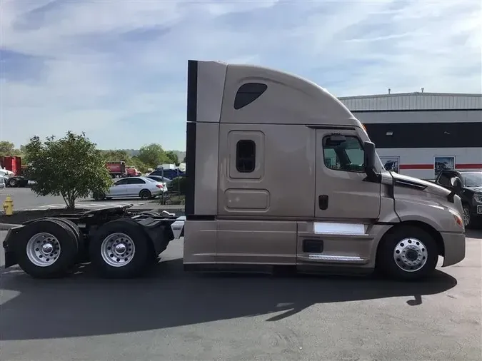 2021 FREIGHTLINER CA126