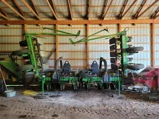 John Deere 7300