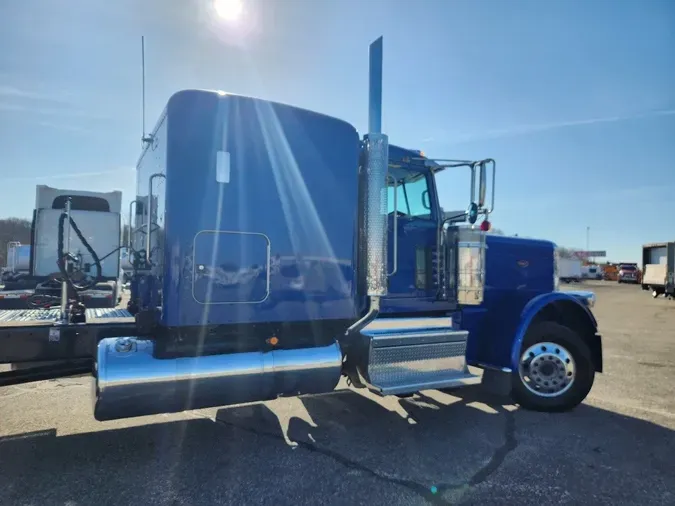 2023 PETERBILT 389