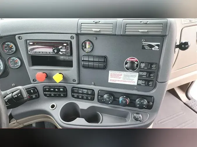2018 FREIGHTLINER CA12562DC