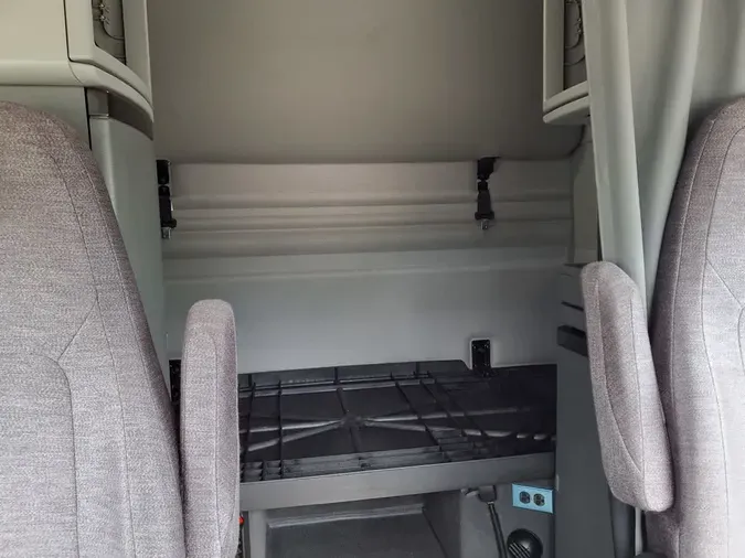 2020 VOLVO VNR64T-640