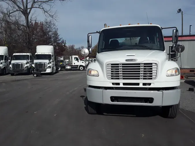 2017 FREIGHTLINER/MERCEDES M2 106