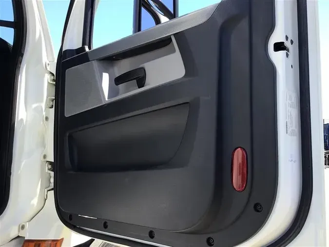 2021 FREIGHTLINER CA126