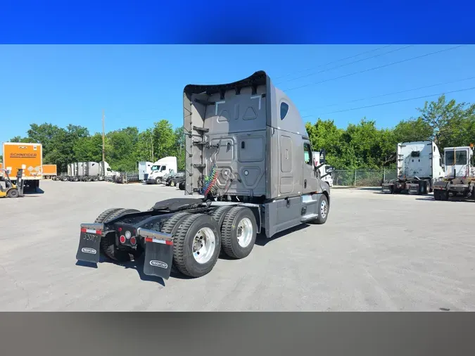 2025 Freightliner Cascadia 126