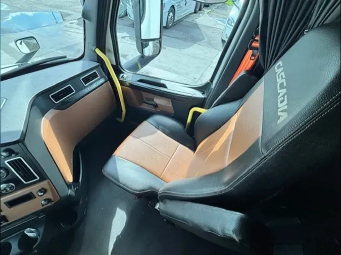 2023 Freightliner Cascadia 126