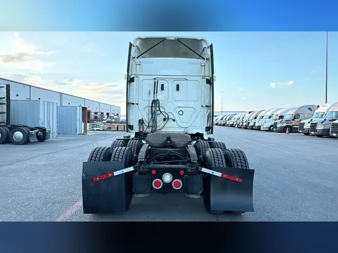 2021 Freightliner Cascadia 126