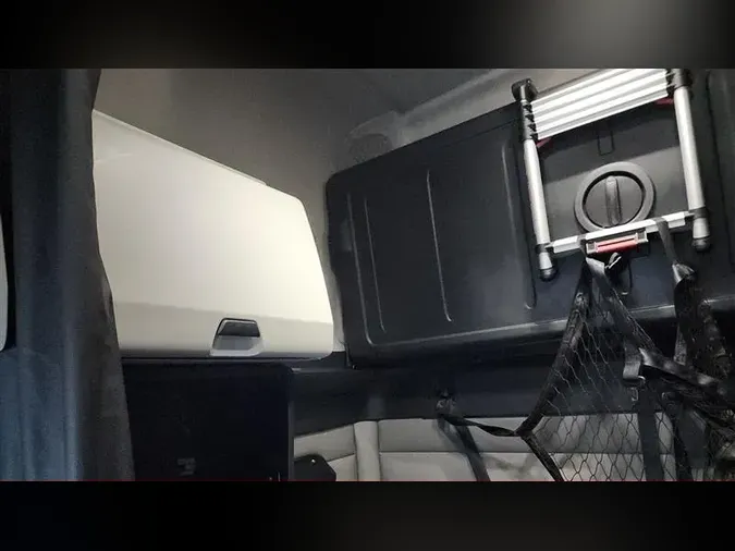 2021 FREIGHTLINER CA126