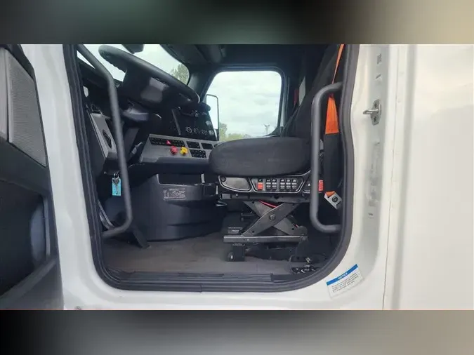 2020 FREIGHTLINER CA126