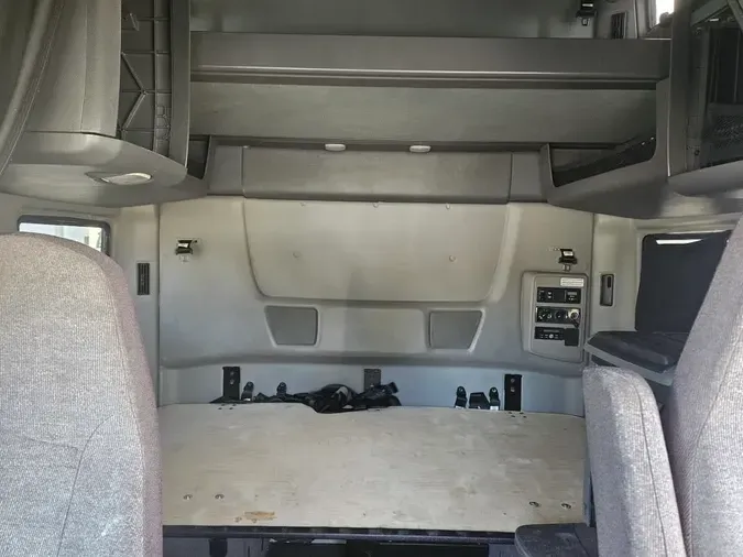 2020 NAVISTAR INTERNATIONAL LT625 SLPR CAB