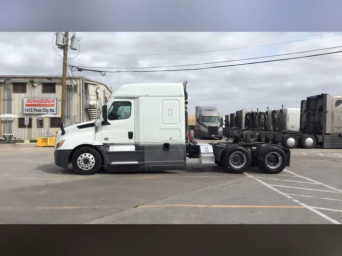 2021 Freightliner Cascadia 1268110fc1181df3864142cb13ebb921262