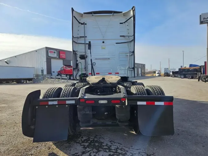 2020 VOLVO VNL64T760