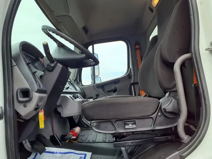 2016 FREIGHTLINER/MERCEDES M2 106