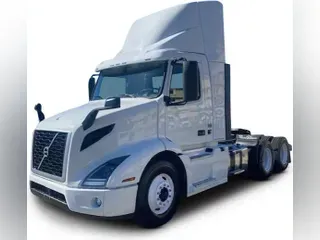 2023 Volvo VNR64T300