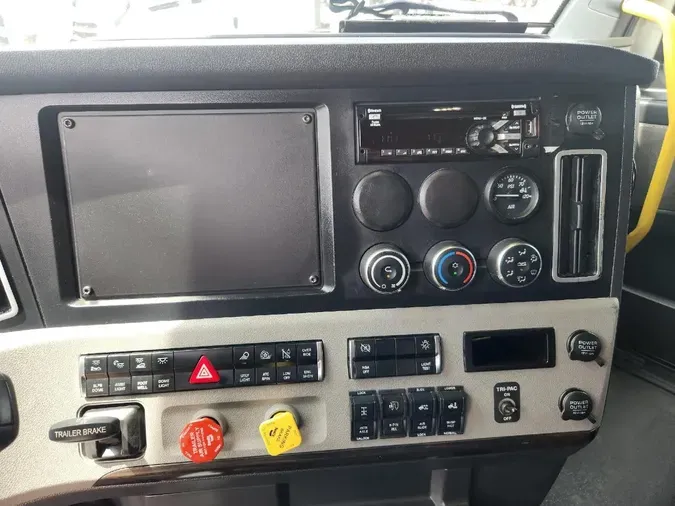2021 FREIGHTLINER CASCADIA CA126