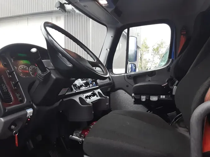 2022 FREIGHTLINER/MERCEDES M2 106