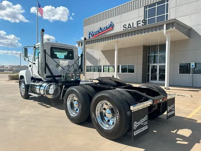 2019 MACK PI64T