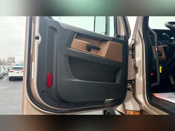 2021 FREIGHTLINER CA126