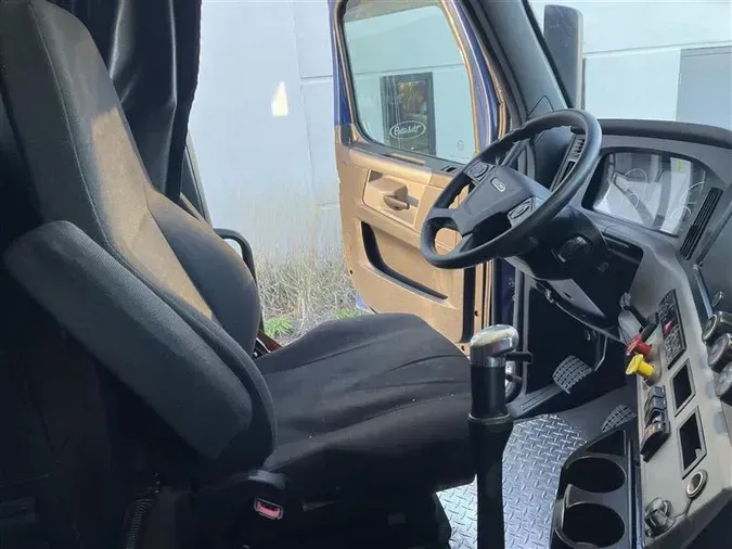 2019 FREIGHTLINER CA126