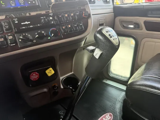 2022 Peterbilt 389