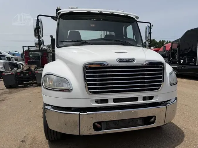 2016 FREIGHTLINER BUSINESS CLASS M2 106