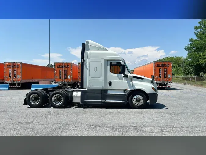 2020 Freightliner Cascadia 126